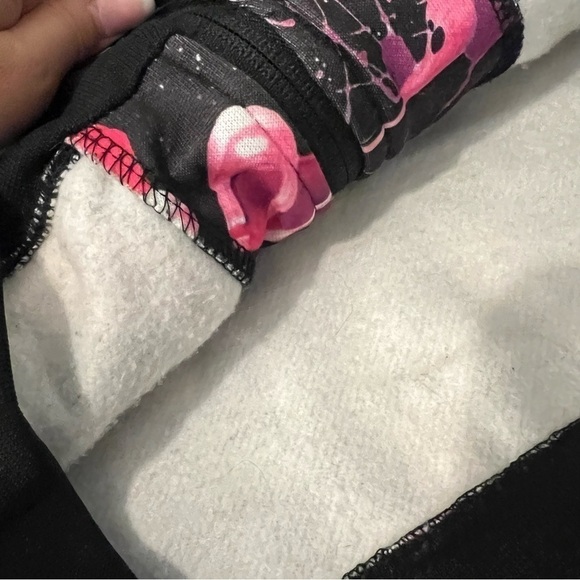 Volcom × B4BC Lipstick Nail Polish Hoodie
Jacket Womens, multicolor,size Small - Picture 12 of 16